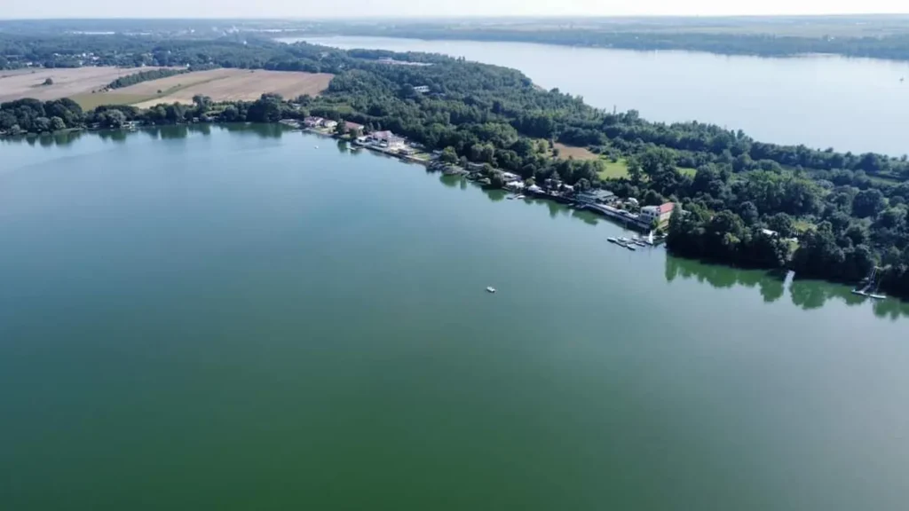 Widok na jezioro Dzierżno z lotu ptaka
